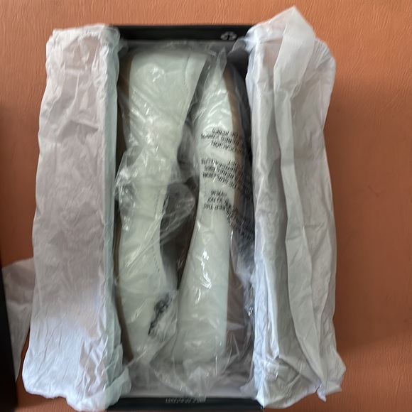 Naturalizer size 9M Never worn - Picture 4 of 5